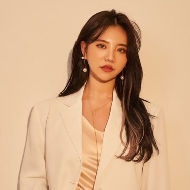민아